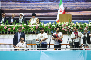 President attends public gathering in Bushehr 