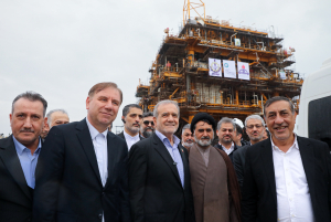 Pezeshkian visits Iran Marine Industrial Company 