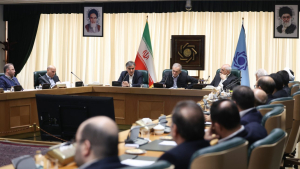 President Pezeshkian holds talks with CBI governor, officials on economy 