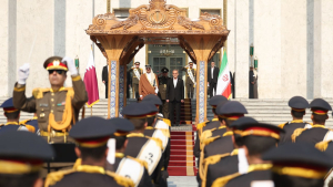 Iran President welcomes Qatari Emir in Tehran 