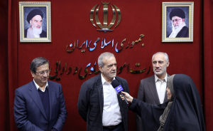 مصمم دست به دست هم دادیم و با قدرت از مشکلات موجود عبور خواهیم کرد
