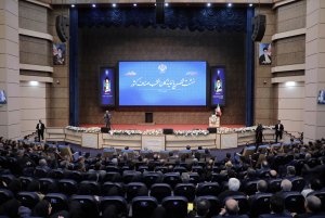 قدرت و ثبات اقتصادی کشور نباید وابسته به نفت باشد/ باید تولید، تجارت و صنعت را تقویت کنیم تا با هر تهدیدی دچار بحران نشویم/ اصناف در تنظیم و مدیریت بازار نقشی با اهمیت و محوری دارند