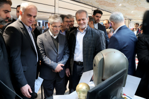 بازدید و رونمایی دکتر پزشکیان از 12 محصول دانش‌بنیان