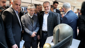 President unveils 12 Iranian knowledge-based products in Eslamshahr

