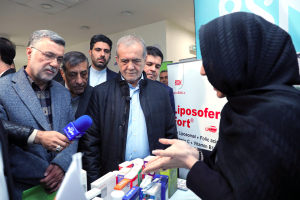 بازدید دکتر پزشکیان از نمایشگاه دارو و تجهیزات پزشکی
