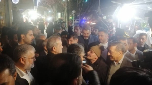 President Pezeshkian meets residents in Rudehen 