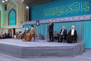 Supreme Leader receives Iranian officials, ambassadors of Islamic countries