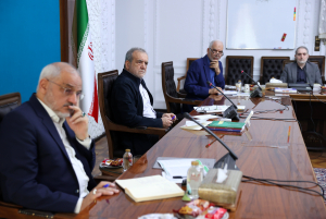 Pezeshkian meets with members of National Iranian Productivity Organization