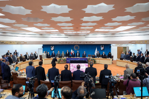 President Pezeshkian attends meeting with governor generals