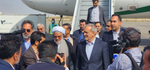 دکتر پزشکیان وارد هرمزگان شد

