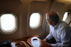 Pezeshkian flies to Shahid Rajaee Port for aerial inspection