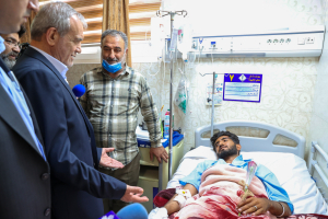Pezeshkian visits people injured in Shahid Rajaee Port explosion
