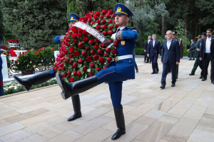 President Pezeshkian pays tribute to Heydar Aliyev, January 20 martyrs