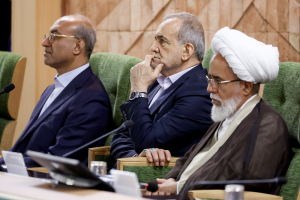 President meets with cultural elites in Kermanshah