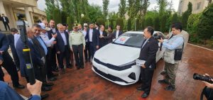 President attends registration of first car imported from Qasr-e Shirin Free Zone

