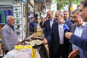 بازدید سرزده دکتر پرشکیان از بازار سنتی کرمانشاه/ گفت‌وگوی صمیمی با مردم و بازاریان