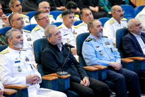 ارتباط برخط دکتر پزشکیان با فرماندهان ناوشکن دنا و زیردریایی فاتح در حین انجام مأموریت
