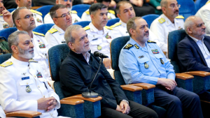 President talks with commanders of Dena destroyer, Fateh-class submarine online
