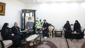 President meets with families of Martyrs of Service in Tehran