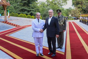 استقبال رسمی دکتر پزشکیان از نخست وزیر پاکستان