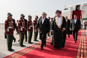 دکتر پزشکیان وارد مسقط شد