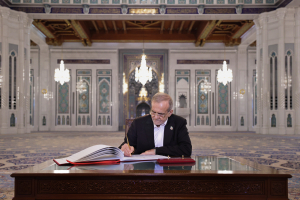 President Pezeshkian visits Sultan Qaboos Grand Mosque