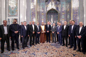 بازدید دکتر پزشکیان از مسجد جامع سلطان قابوس
