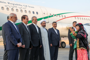 دکتر پزشکیان وارد استان ایلام شد 