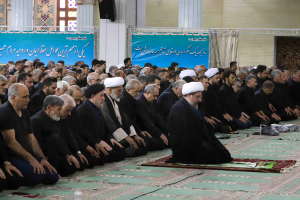حضور در نماز ظهر عاشورا در مصلی امام خمینی(ره) تبریز