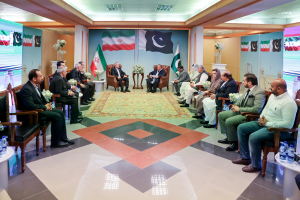 دکتر پزشکیان: مسلمانان توان علمی، صنعتی و کشاورزی خود را با یکدیگر به اشتراک بگذارند/ محمد نواز شریف: مردم ایران با ایستادگی در برابر رژیم صهیونیستی تاریخ پرافتخار هزاران ساله‌شان را زنده کردند
