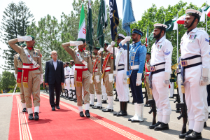 Iranian president welcomed by Pakistani prime minister in Islamabad