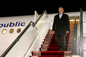 دکتر پزشکیان وارد کشورمان شد
