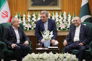 دکتر پزشکیان: ایران و پاکستان نشان دادند که دوست روزهای سخت یکدیگر هستند/ زرداری: توافقات حاصل شده در سفر دکتر پزشکیان، گامی به جلو در تقویت تعاملات محسوب می‌شود
