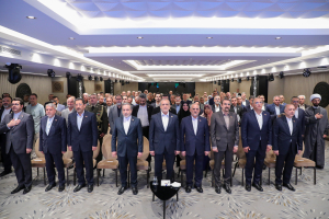 President Pezeshkian meets Iranian expatriates in Yerevan