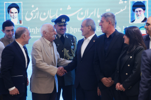 President Pezeshkian meets with Iranologists in Armenia