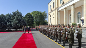 Armenia prime minister officially welcomes Iran president