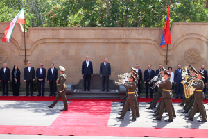 Armenia prime minister officially welcomes Iran president