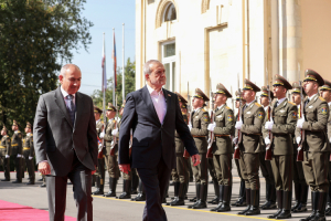 استقبال رسمی نخست‌وزیر ارمنستان از رئیس‌جمهور