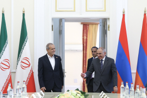 High-ranking Iranian, Armenian delegations hold meeting