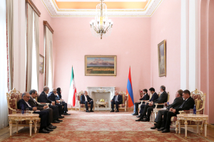 دکتر پزشکیان: توافقات بسیار راهگشا و مفیدی در جریان این سفر حاصل شد/ خاچاطوریان: ایران و ارمنستان آزمونی چند هزار ساله را در روابط خود پشت گذاشته‌اند