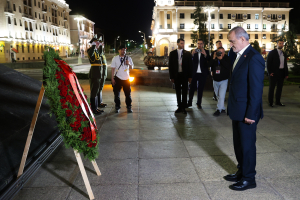 President Pezeshkian visits Victory Square in Minsk 