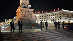 President Pezeshkian visits Victory Square in Minsk 