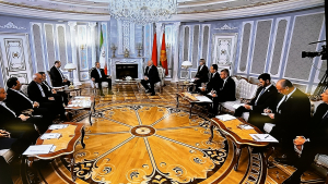 دکتر پزشکیان: ایران و بلاروس باور دارند که می‌توانند با همکاری هم بر تحریم‌ها غلبه کنند/ لوکاشنکو: بلاروس کشور دوست و شریک همواره قابل اعتماد برای ایران است
