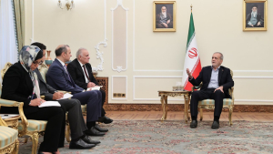 الرئيس بزشکیان يدعو لتعزيز العلاقات الودية والاستراتيجية بين إيران وأرمينيا
