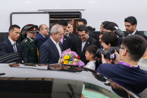 دکتر پزشکیان دقایقی پیش وارد پکن شد
