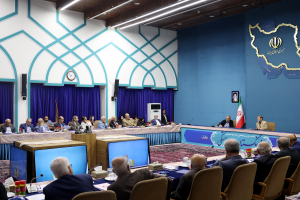 یکی از مشکلات جدی کشور این است که به جای حل مشکل به دنبال تغییر افراد هستیم/ از ابتدای دولت چهاردهم با تراکم بحران مواجه بوده‌ایم
