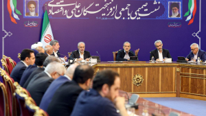 President Pezeshkian urges experts to propose solutions for economic challenges