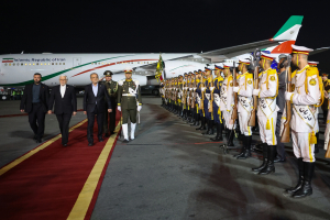 دکتر پزشکیان دقایقی پیش در بازگشت از نیویورک وارد تهران شد
