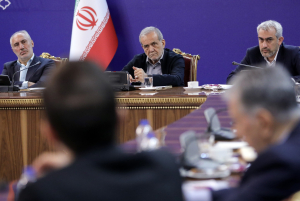 President Pezeshkian meets with group of economic experts