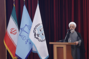 یکی از ابزارهای قدرت در دفاع از حقوق ملت، قدرت حقوقی است/ دشمنان، اقتصاد و معیشت مردم را هدف گرفته‌اند/ عدم توجه کافی به تجهیز حقوقی کشور در دو مقطع تاریخی
